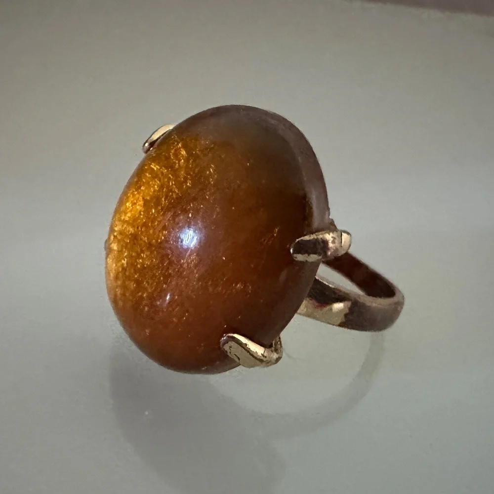 Elegant Gold-Tone Statement Ring - Picture 3 of 4